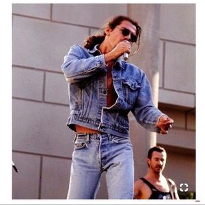 All veils and misty
Streets of blue
Almond looks